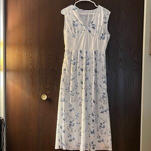 No Brand sleeveless, maxi dress. White with light blue/ gray leaves. Size Med